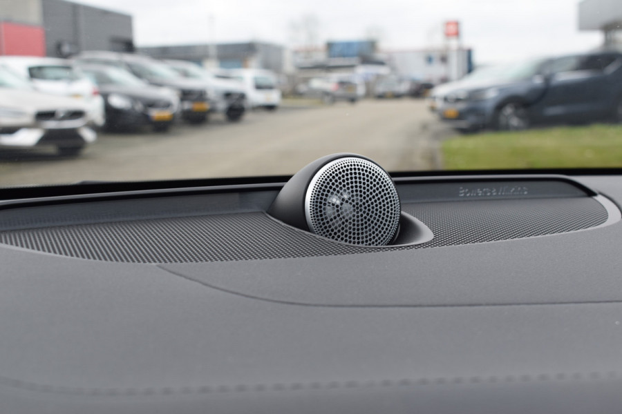 Volvo V60 T6 350PK Plug-in hybrid AWD Ultra Dark | Demo | Blis | Stoelventilatie | Massage Stoelen | Panodak | 360 Camera | B&W