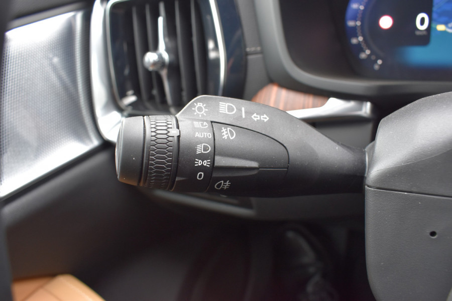 Volvo V60 T6 350PK Plug-in hybrid AWD Ultra Dark | Demo | Blis | Stoelventilatie | Massage Stoelen | Panodak | 360 Camera | B&W