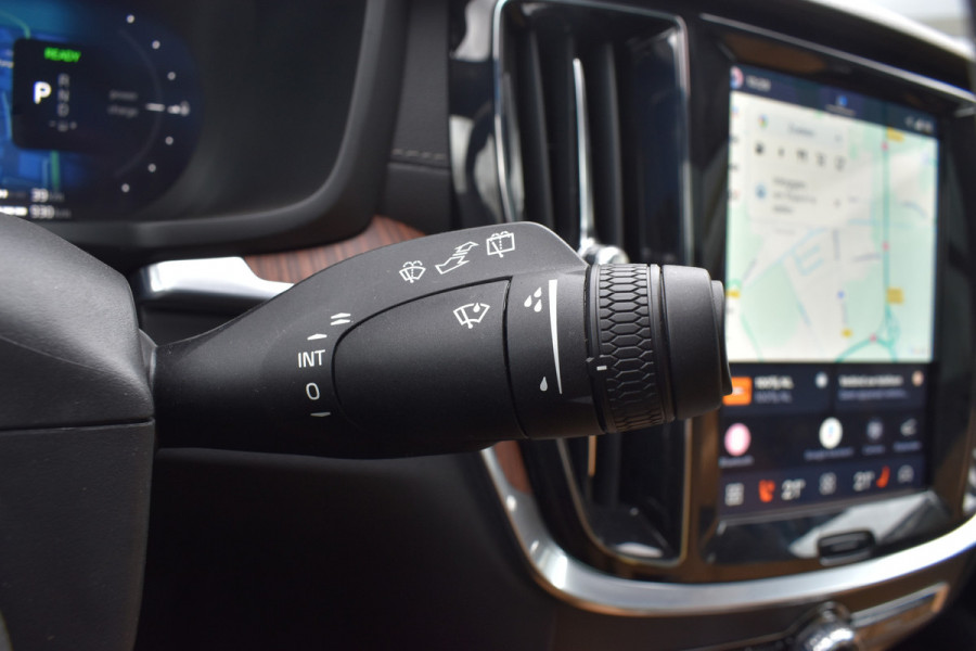 Volvo V60 T6 350PK Plug-in hybrid AWD Ultra Dark | Demo | Blis | Stoelventilatie | Massage Stoelen | Panodak | 360 Camera | B&W