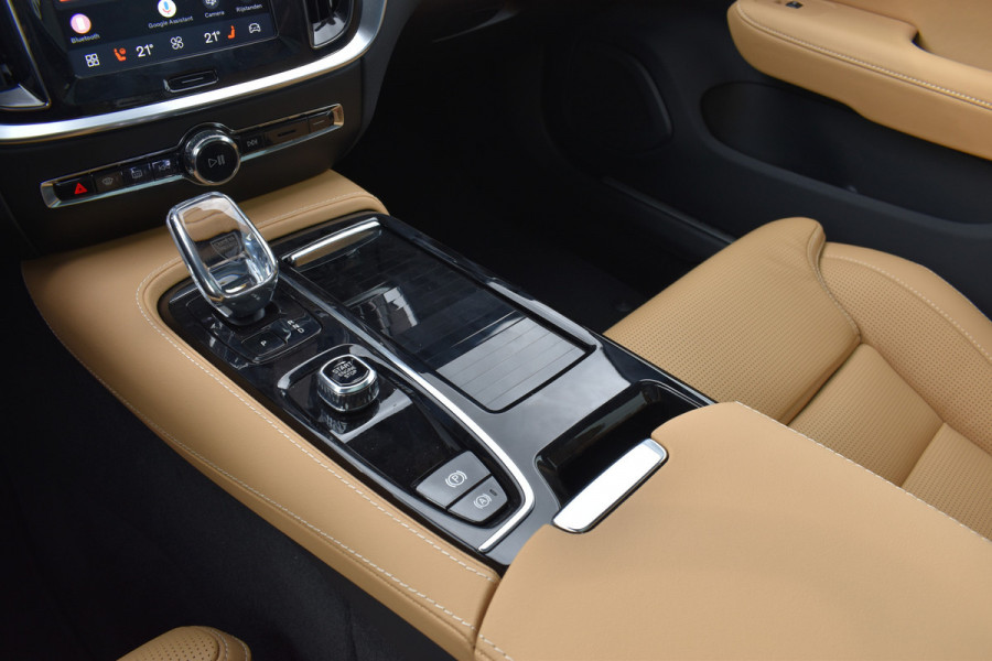 Volvo V60 T6 350PK Plug-in hybrid AWD Ultra Dark | Demo | Blis | Stoelventilatie | Massage Stoelen | Panodak | 360 Camera | B&W