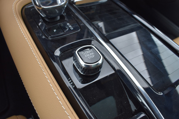 Volvo V60 T6 350PK Plug-in hybrid AWD Ultra Dark | Demo | Blis | Stoelventilatie | Massage Stoelen | Panodak | 360 Camera | B&W