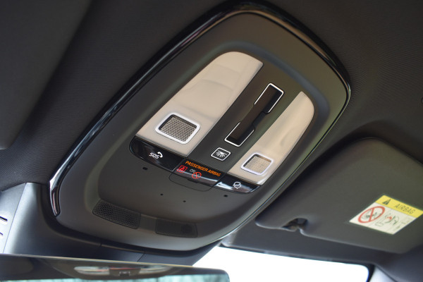 Volvo V60 T6 350PK Plug-in hybrid AWD Ultra Dark | Demo | Blis | Stoelventilatie | Massage Stoelen | Panodak | 360 Camera | B&W