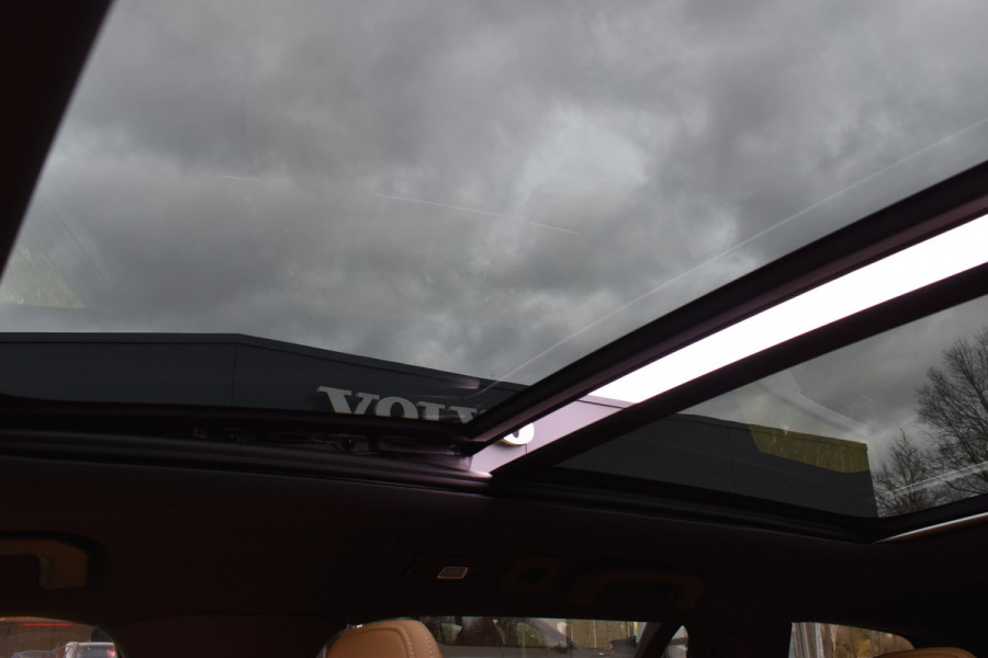 Volvo V60 T6 350PK Plug-in hybrid AWD Ultra Dark | Demo | Blis | Stoelventilatie | Massage Stoelen | Panodak | 360 Camera | B&W