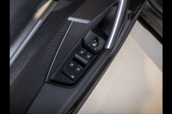 Audi A3 Sportback 35 TFSI S edition / 150pk / Panorama dak / Sonos / Achteruitrij camera /