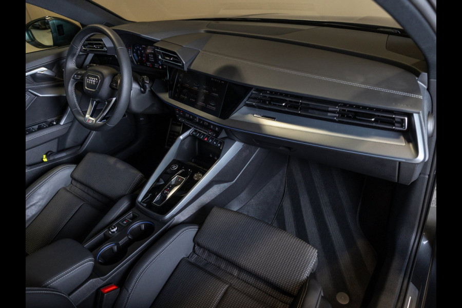 Audi A3 Sportback 35 TFSI S edition / 150pk / Maxton / Panorama dak / Sonos / Achteruitrij camera /