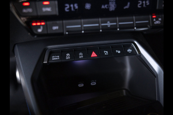 Audi A3 Sportback 35 TFSI S edition / 150pk / Maxton / Panorama dak / Sonos / Achteruitrij camera /