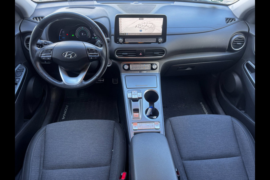 Hyundai Kona EV Comfort 64 kWh | 95% SOH | Trekhaak | Camera | Navigatie | Stoelverwarming |