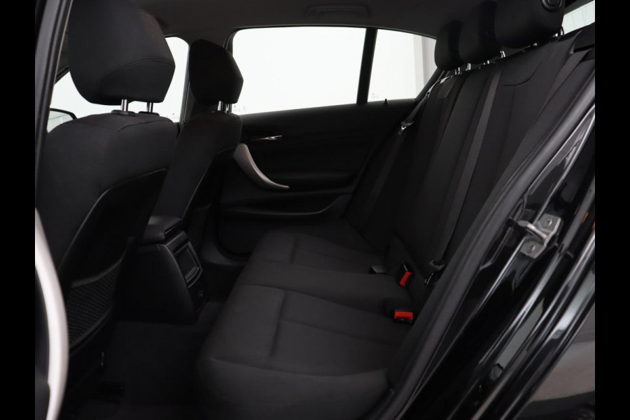 BMW 1-serie 116d | Navigatie | Parkeerhulp | Airco | Cruise control | Bluetooth | Keyless Start