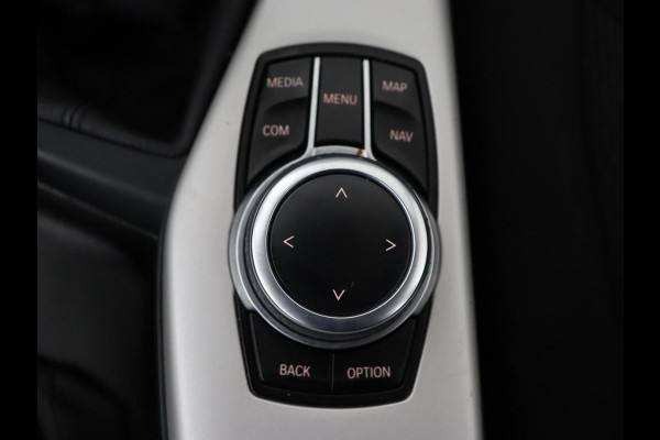 BMW 1-serie 116d | Navigatie | Parkeerhulp | Airco | Cruise control | Bluetooth | Keyless Start