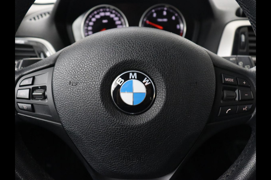 BMW 1-serie 116d | Navigatie | Parkeerhulp | Airco | Cruise control | Bluetooth | Keyless Start