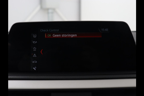 BMW 1-serie 116d | Navigatie | Parkeerhulp | Airco | Cruise control | Bluetooth | Keyless Start