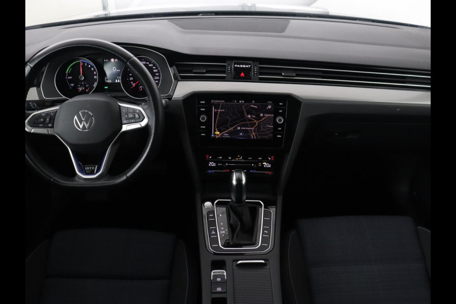 Volkswagen Passat 1.4 TSI PHEV GTE | Stoelverwarming | Adaptive cruise | Carplay | Navigatie | 18'' | Matrix LED | Parkeerhulp | Bluetooth | Plug In
