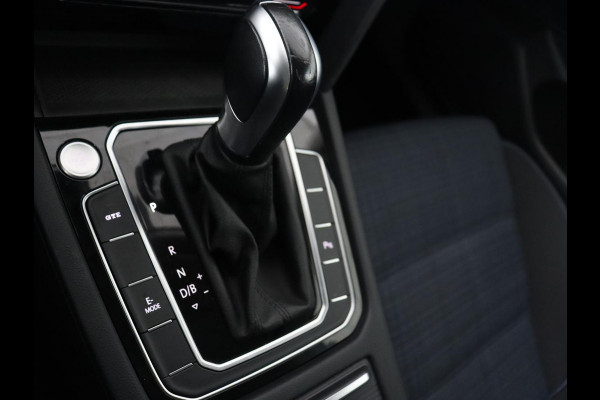 Volkswagen Passat 1.4 TSI PHEV GTE | Stoelverwarming | Adaptive cruise | Carplay | Navigatie | 18'' | Matrix LED | Parkeerhulp | Bluetooth | Plug In