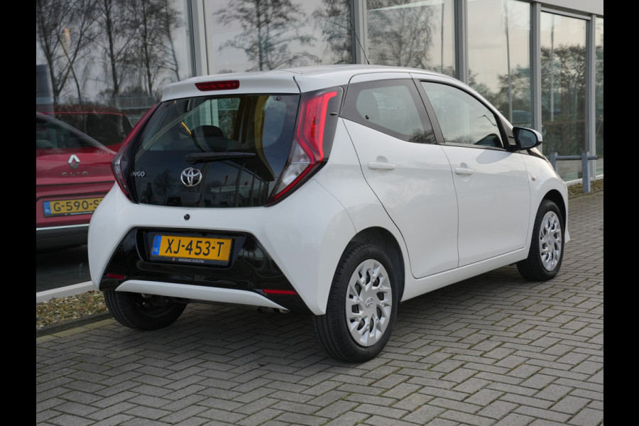 Toyota Aygo 1.0 VVT-i x-play | Achteruitrijcamera | DAB |
