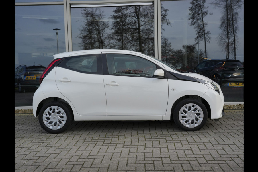 Toyota Aygo 1.0 VVT-i x-play | Achteruitrijcamera | DAB |