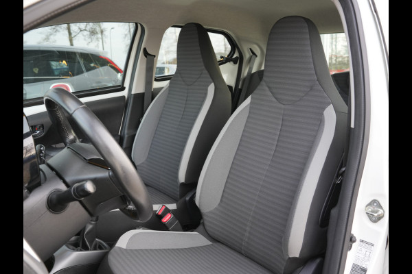 Toyota Aygo 1.0 VVT-i x-play | Achteruitrijcamera | DAB |