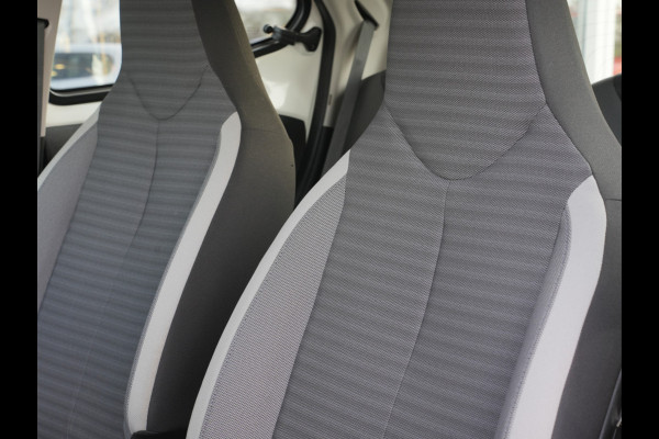 Toyota Aygo 1.0 VVT-i x-play | Achteruitrijcamera | DAB |