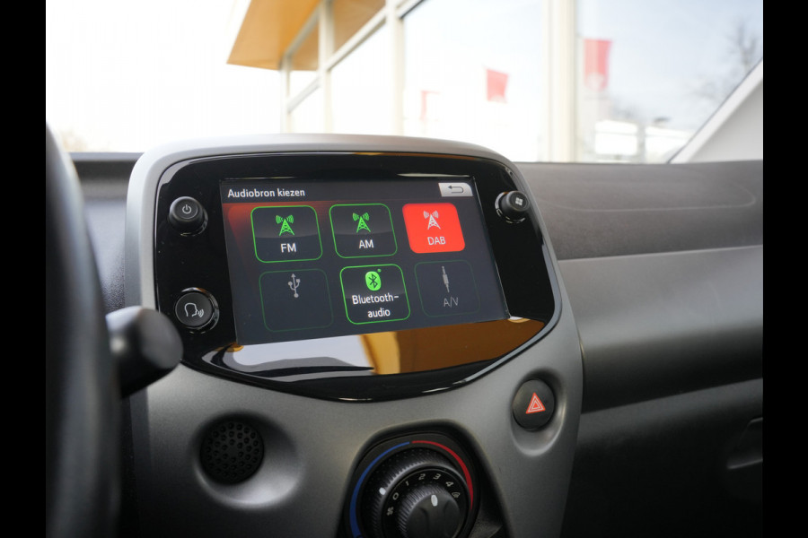 Toyota Aygo 1.0 VVT-i x-play | Achteruitrijcamera | DAB |