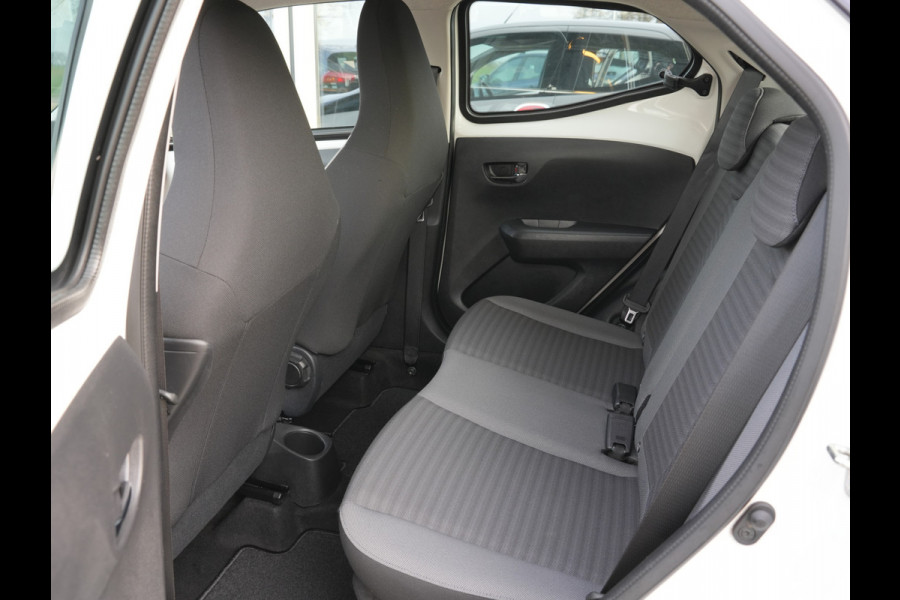 Toyota Aygo 1.0 VVT-i x-play | Achteruitrijcamera | DAB |