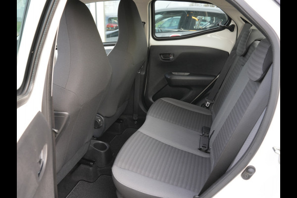 Toyota Aygo 1.0 VVT-i x-play | Achteruitrijcamera | DAB |