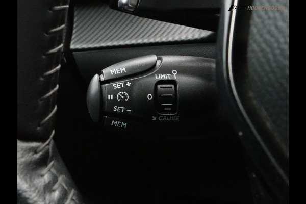 Peugeot 208 1.2 PureTech Allure Sport (ACHTERUITRIJCAMERA,APPLE CARPLAY,L.M. VELGEN,LED VERLICHTING,CRUISE CONTROL,TOPCONDITIE)