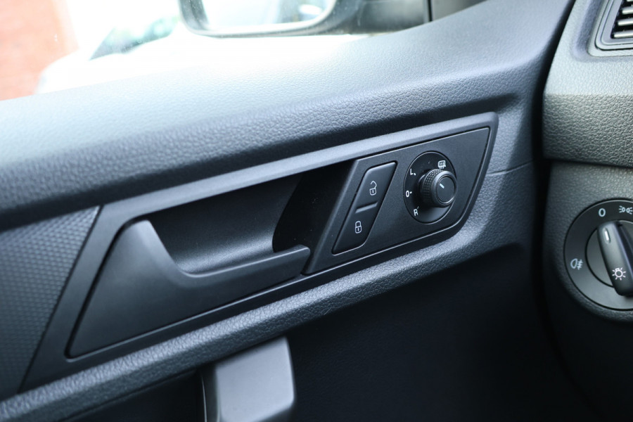 Volkswagen Caddy 2.0 TDI R-Line 185 PK | CarPlay | Stoelverwarming | Cruise control | Schroefset | Airco | Schroefset | Nieuwe APK | Sortimo inrichting