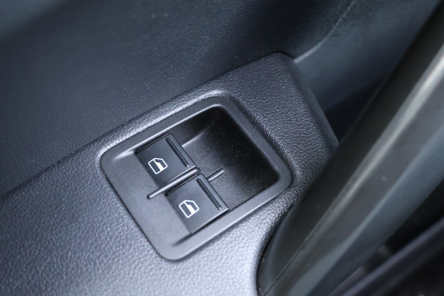 Volkswagen Caddy 2.0 TDI R-Line 185 PK | CarPlay | Stoelverwarming | Cruise control | Schroefset | Airco | Schroefset | Nieuwe APK | Sortimo inrichting