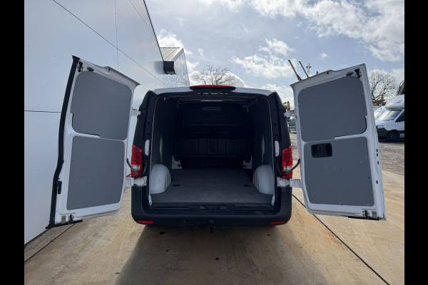 Mercedes-Benz Vito 114 1.9 CDI Automaat L2H1 Climate Control Adaptieve Cruise Side Bars Camera Carplay Trekhaak Stoelverwarming