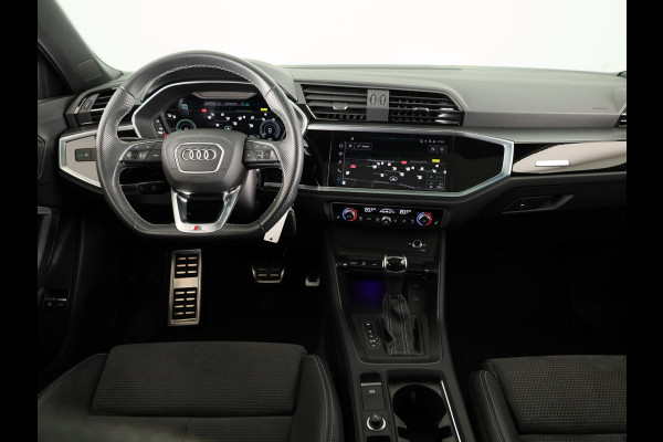 Audi Q3 Sportback 45 TFSI e S Edition 245 pk S-tronic | Navigatie | Panoramadak | Parkeersensoren | Achteruitrijcamera | Stoelverwarming | Lichtmetalen velgen 20" | S-Line |