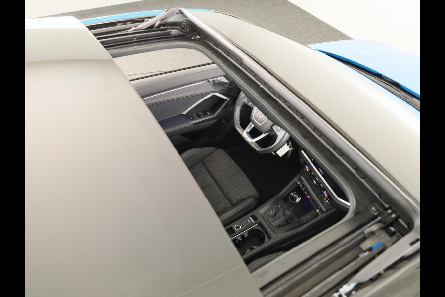 Audi Q3 Sportback 45 TFSI e S Edition 245 pk S-tronic | Navigatie | Panoramadak | Parkeersensoren | Achteruitrijcamera | Stoelverwarming | Lichtmetalen velgen 20" | S-Line |