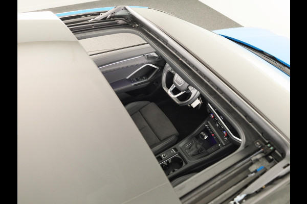 Audi Q3 Sportback 45 TFSI e S Edition 245 pk S-tronic | Navigatie | Panoramadak | Parkeersensoren | Achteruitrijcamera | Stoelverwarming | Lichtmetalen velgen 20" | S-Line |