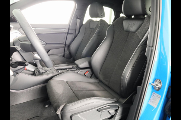 Audi Q3 Sportback 45 TFSI e S Edition 245 pk S-tronic | Navigatie | Panoramadak | Parkeersensoren | Achteruitrijcamera | Stoelverwarming | Lichtmetalen velgen 20" | S-Line |