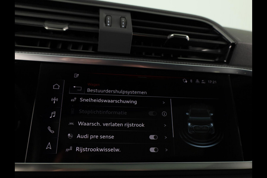 Audi Q3 Sportback 45 TFSI e S Edition 245 pk S-tronic | Navigatie | Panoramadak | Parkeersensoren | Achteruitrijcamera | Stoelverwarming | Lichtmetalen velgen 20" | S-Line |