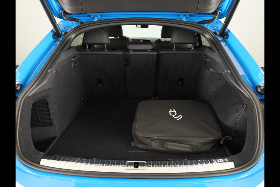 Audi Q3 Sportback 45 TFSI e S Edition 245 pk S-tronic | Navigatie | Panoramadak | Parkeersensoren | Achteruitrijcamera | Stoelverwarming | Lichtmetalen velgen 20" | S-Line |