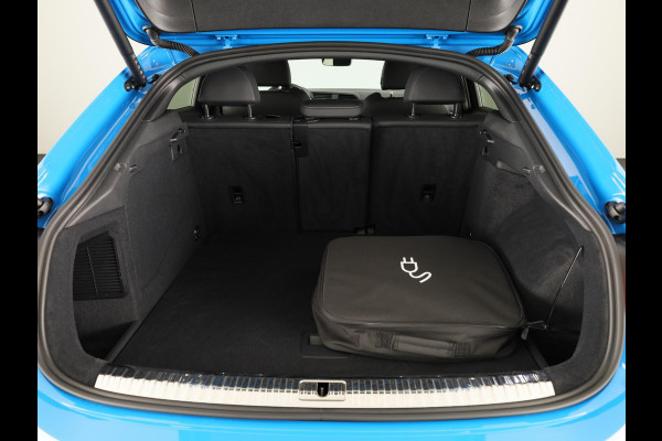 Audi Q3 Sportback 45 TFSI e S Edition 245 pk S-tronic | Navigatie | Panoramadak | Parkeersensoren | Achteruitrijcamera | Stoelverwarming | Lichtmetalen velgen 20" | S-Line |