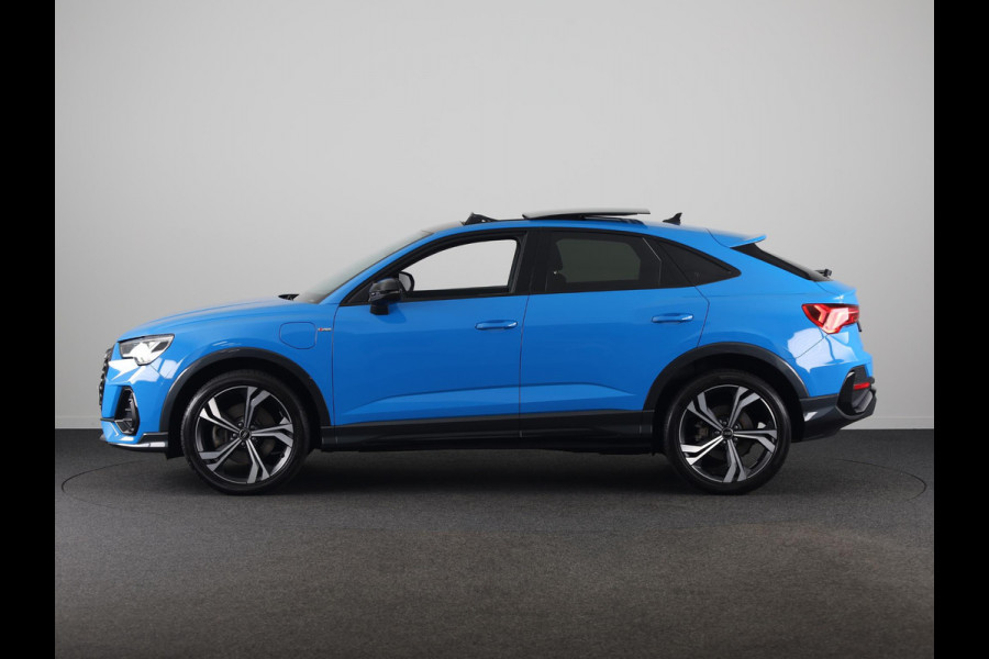 Audi Q3 Sportback 45 TFSI e S Edition 245 pk S-tronic | Navigatie | Panoramadak | Parkeersensoren | Achteruitrijcamera | Stoelverwarming | Lichtmetalen velgen 20" | S-Line |