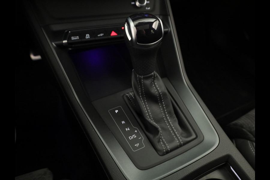 Audi Q3 Sportback 45 TFSI e S Edition 245 pk S-tronic | Navigatie | Panoramadak | Parkeersensoren | Achteruitrijcamera | Stoelverwarming | Lichtmetalen velgen 20" | S-Line |