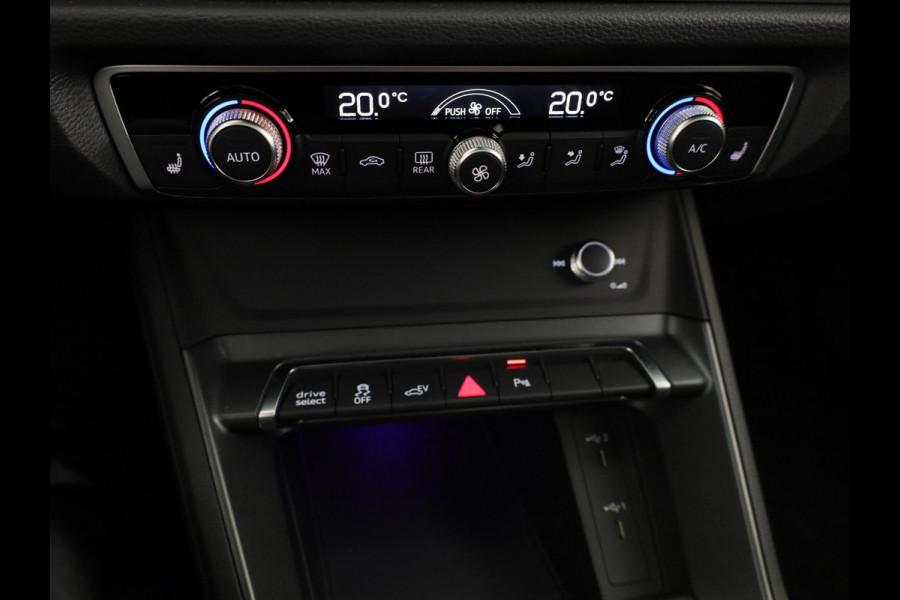 Audi Q3 Sportback 45 TFSI e S Edition 245 pk S-tronic | Navigatie | Panoramadak | Parkeersensoren | Achteruitrijcamera | Stoelverwarming | Lichtmetalen velgen 20" | S-Line |