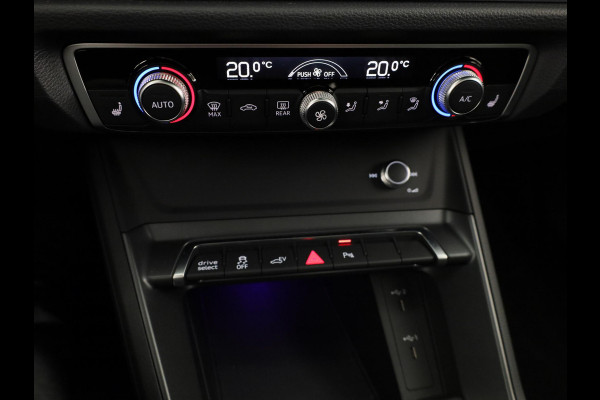 Audi Q3 Sportback 45 TFSI e S Edition 245 pk S-tronic | Navigatie | Panoramadak | Parkeersensoren | Achteruitrijcamera | Stoelverwarming | Lichtmetalen velgen 20" | S-Line |