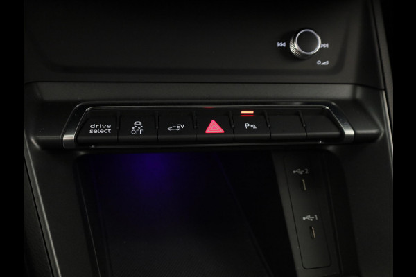 Audi Q3 Sportback 45 TFSI e S Edition 245 pk S-tronic | Navigatie | Panoramadak | Parkeersensoren | Achteruitrijcamera | Stoelverwarming | Lichtmetalen velgen 20" | S-Line |