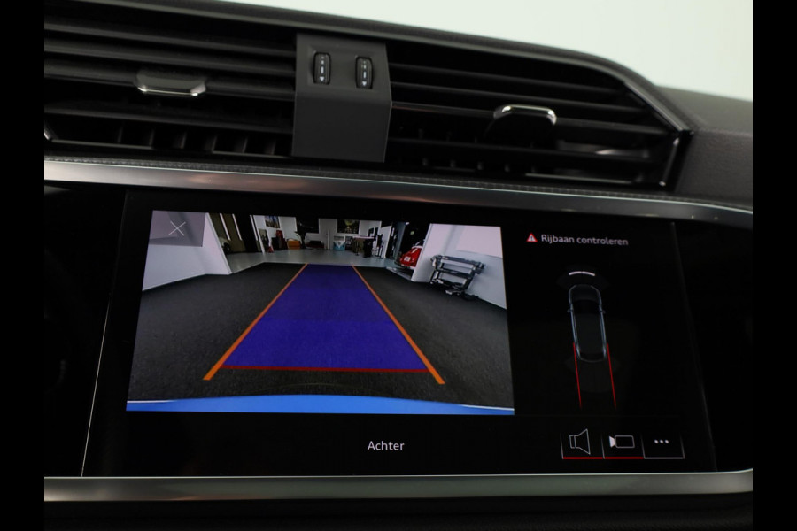 Audi Q3 Sportback 45 TFSI e S Edition 245 pk S-tronic | Navigatie | Panoramadak | Parkeersensoren | Achteruitrijcamera | Stoelverwarming | Lichtmetalen velgen 20" | S-Line |