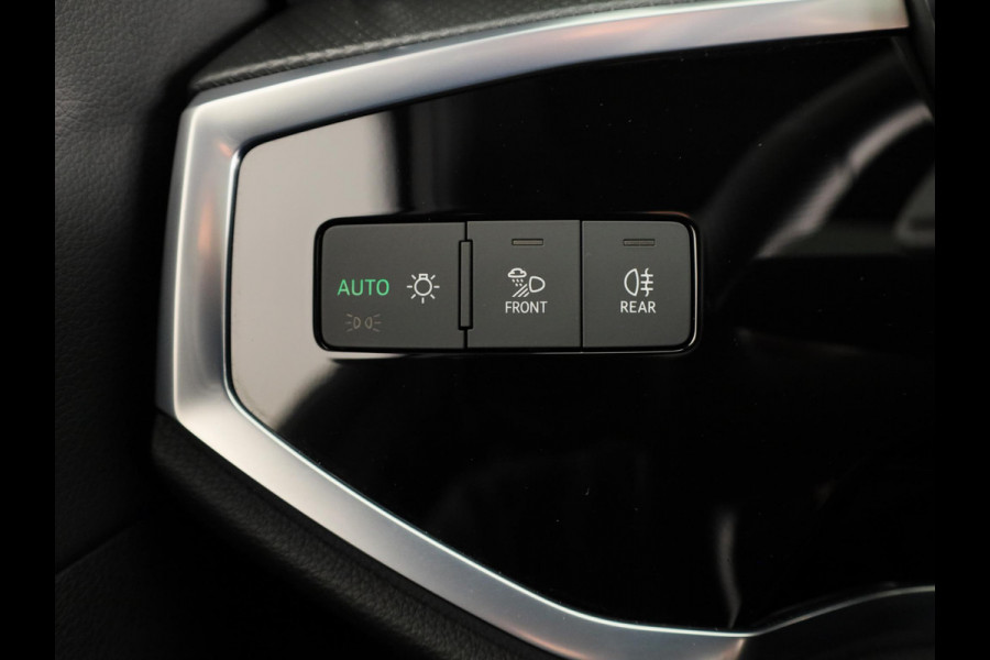 Audi Q3 Sportback 45 TFSI e S Edition 245 pk S-tronic | Navigatie | Panoramadak | Parkeersensoren | Achteruitrijcamera | Stoelverwarming | Lichtmetalen velgen 20" | S-Line |