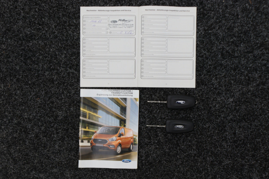 Ford Transit Custom 320 2.0 TDCI L2H1 Limited Leer, 3-Zits, Camera, Cruise, Apple Carplay, Verwarmde Voorruit, DAB, PDC