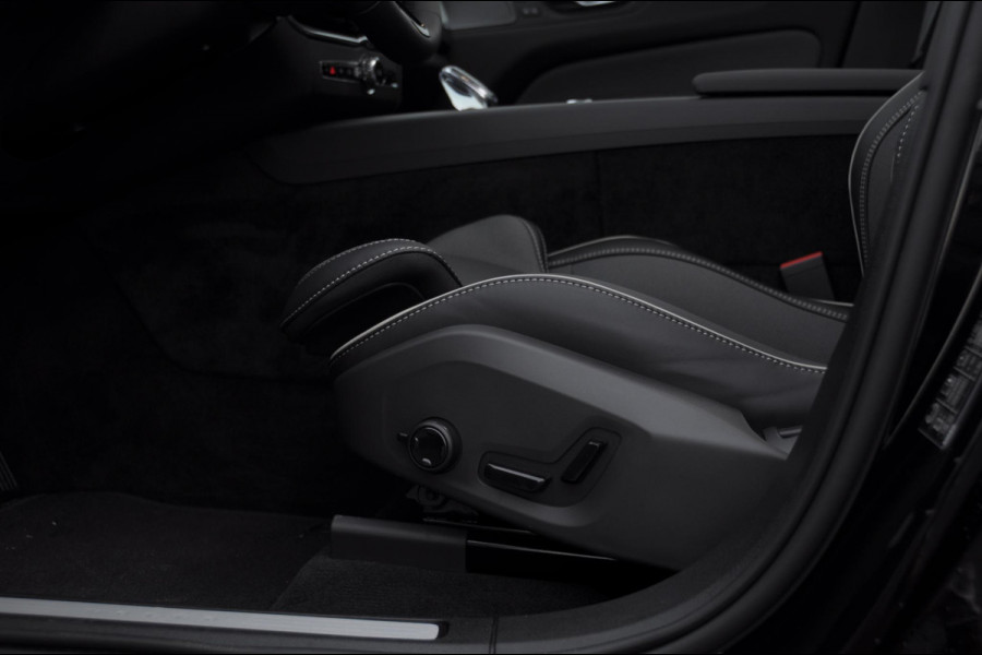 Volvo XC60 T6 350PK Automaat AWD Ultra Black Edition Facelift/ Head-up display/ Harman Kardon audio/ BLIS/ Elektrischbedienbare stoelen met geheugen / Panoramadak/ Adaptive cruise control/ Pilot assist/ Apple Carplay/ Android auto/