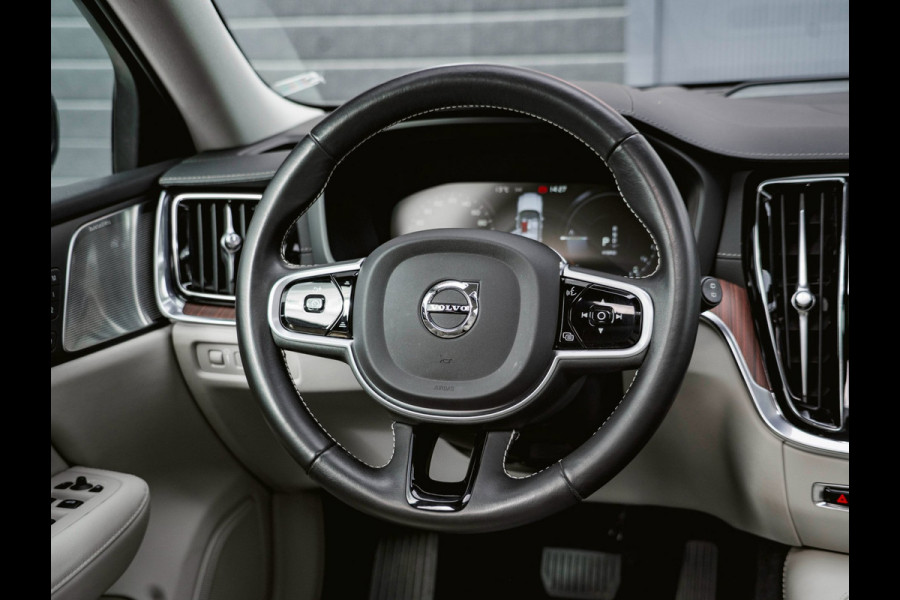 Volvo V60 2.0 T8 Twin Engine AWD Inscription Bower&Wilkins|Pano|Head-Up|Stoelverwarming|Crystal