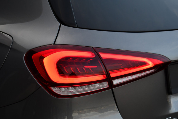 Mercedes-Benz A-Klasse 250 e AMG Pano Distronic Night Carplay Multibeam-LED