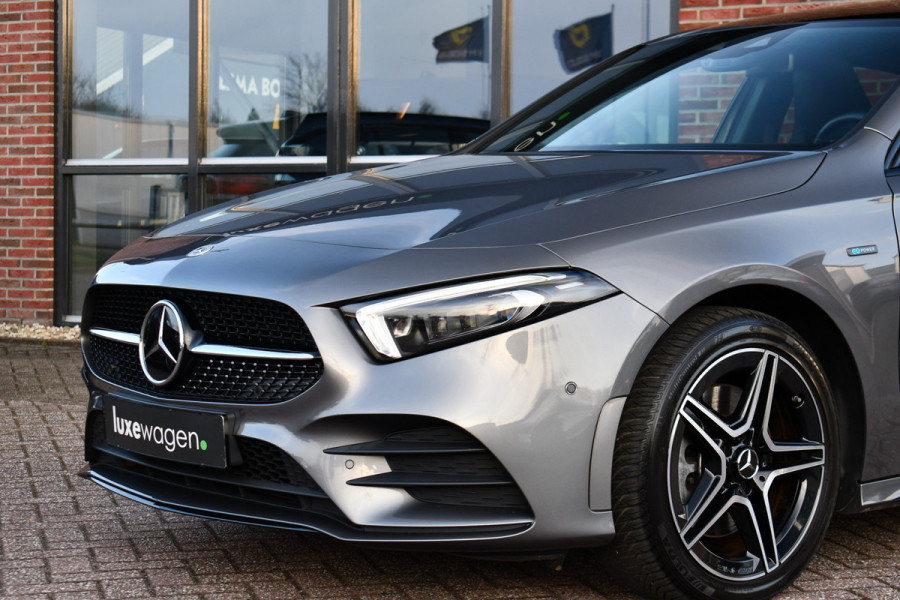 Mercedes-Benz A-Klasse 250 e AMG Pano Distronic Night Carplay Multibeam-LED