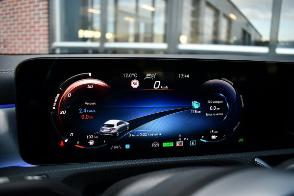Mercedes-Benz A-Klasse 250 e AMG Pano Distronic Night Carplay Multibeam-LED