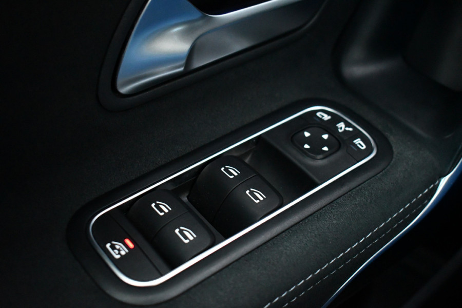 Mercedes-Benz A-Klasse 250 e AMG Pano Distronic Night Carplay Multibeam-LED