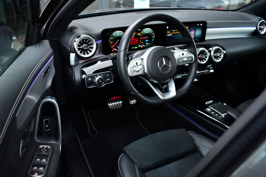 Mercedes-Benz A-Klasse 250 e AMG Pano Distronic Night Carplay Multibeam-LED